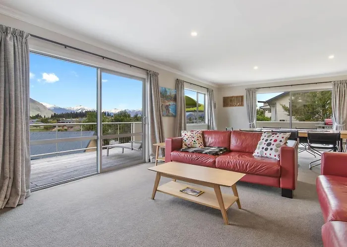 Mount Iron 'the Big House' 2 Kitchens 2 Living Wanaka