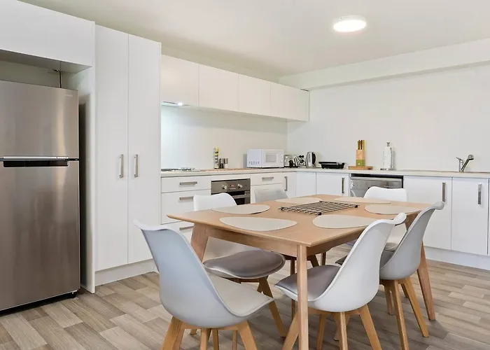 Mount Iron 'the Big House' 2 Kitchens 2 Living * Wanaka