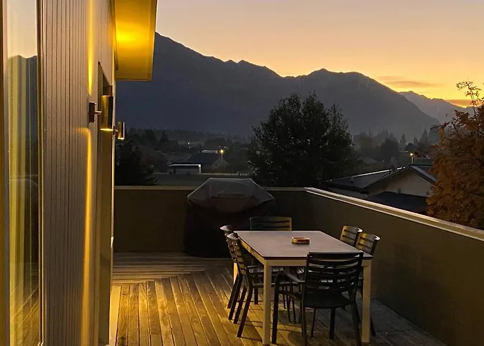 Mount Iron 'the Big House' 2 Kitchens 2 Living Vakantiehuis Wanaka